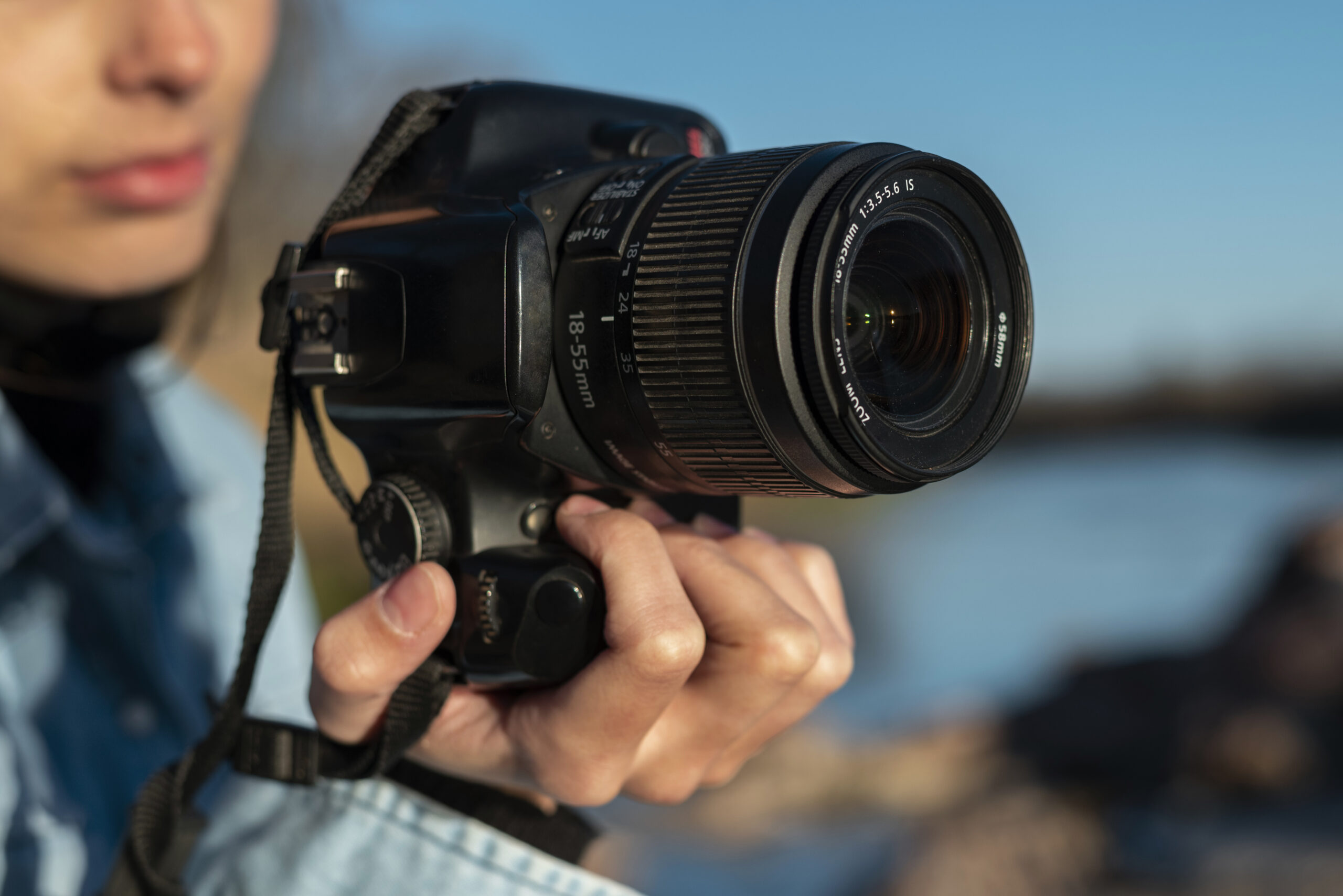 side-view-photographer-with-camera-scaled